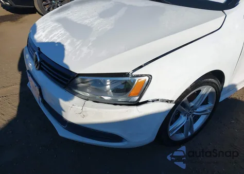 2013 Volkswagen Jetta 2.5L Se z USA, uszkodzony, nr VIN 3VWDP7AJXDM404078